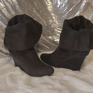 Black Wedge Suede Ankle Shoes with Relaxed Style